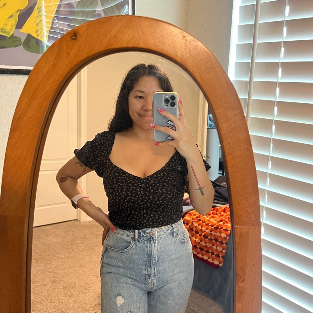 💗Urban outfitters puff sleeve top